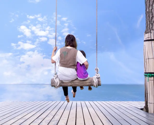 2人で乗ると幸せになるという絶景ブランコ