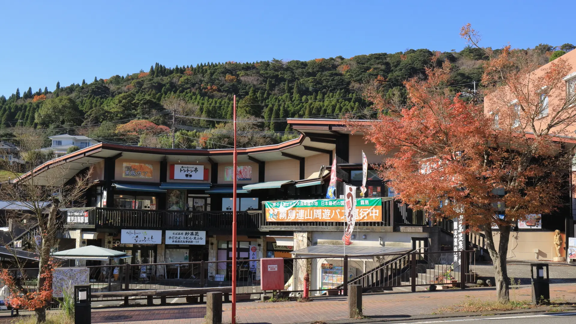 温泉旅館を拠点に周囲の紅葉スポットを巡ろう