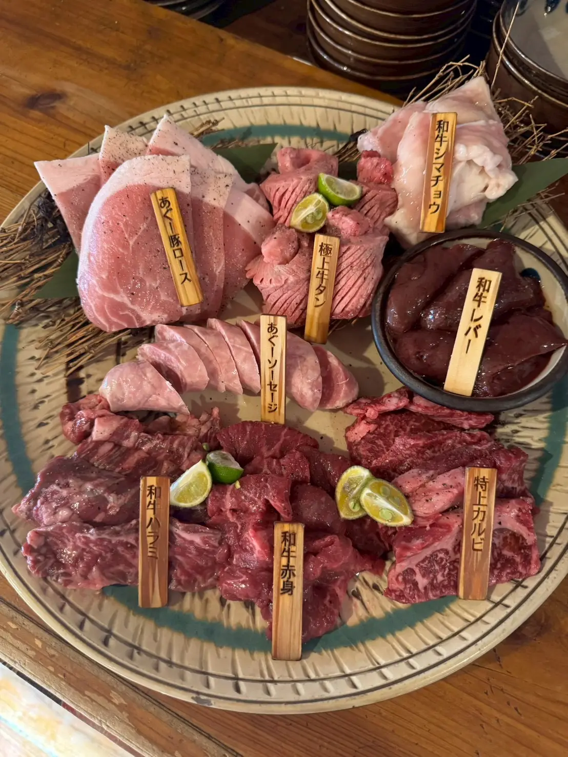 和牛とあぐー豚を一度に味わえる豪華なセット