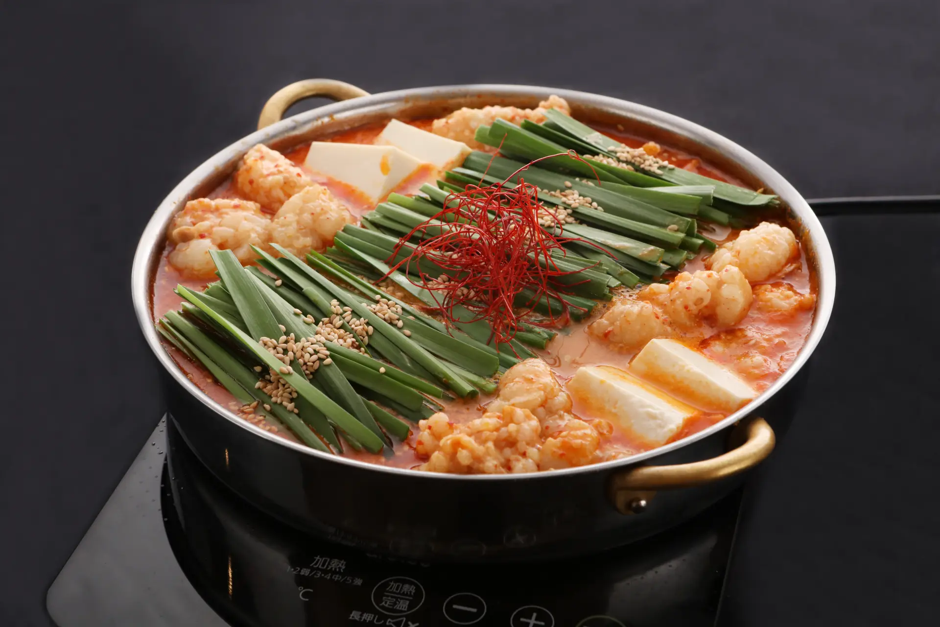 辛辣浓郁的「辛味噌牛肠锅」