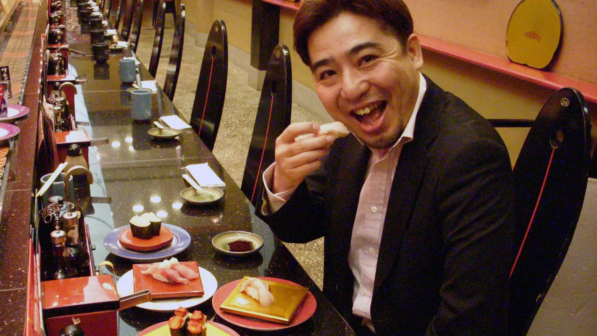 国内外で延べ5,000店以上を訪ねてきた回転寿司評論家の米川伸生さん