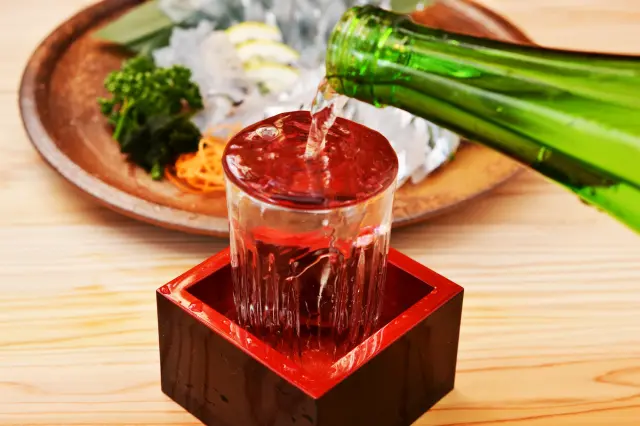 地酒と合わせることで、ご当地食材の味がさらに引き立つ