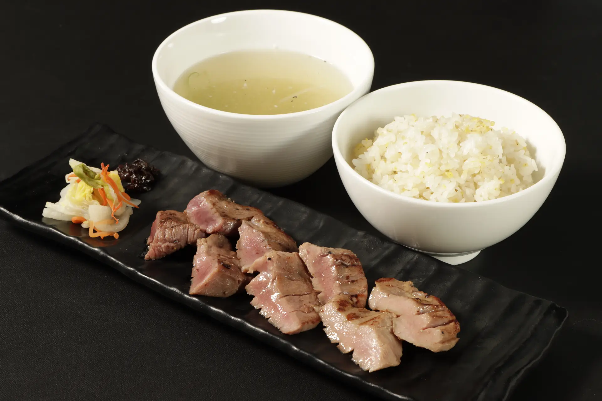 仔牛の丸ごと牛タン塩