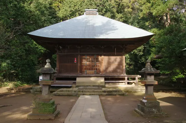 神奈川の建築物100選に選ばれている「薬師堂」