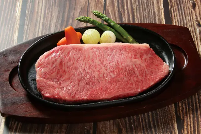 芳醇な味わいの「飛騨牛ステーキ サーロインステーキ」