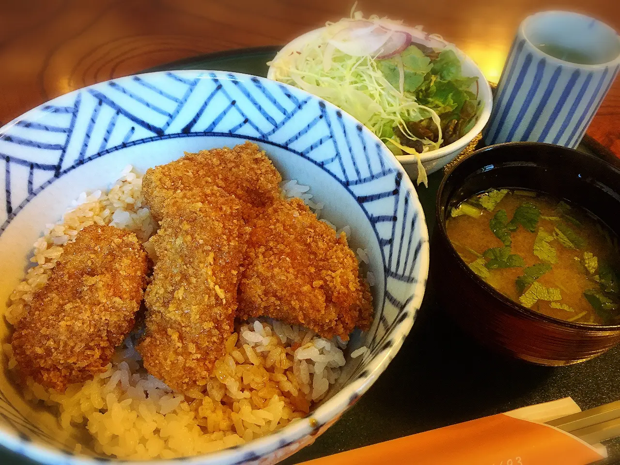 ソースかつ丼(カツ4個入り／味噌汁・サラダ・おしんこ付き)