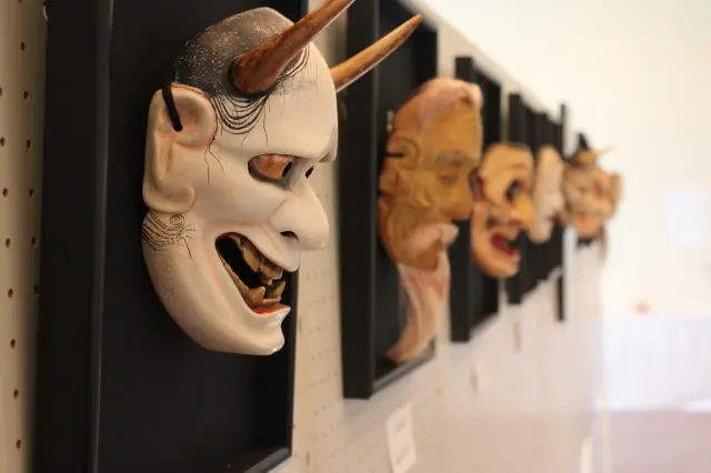 鬼などさまざまな登場人物