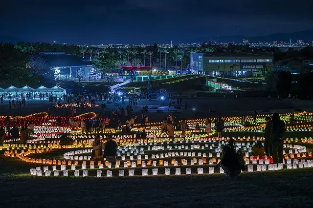 1万本のキャンドルが作り出す地上絵