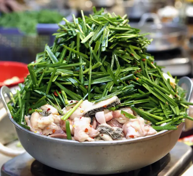 「元祖牛肠锅乐天地 福冈天神总本店」美食指南！在发源地福冈，品尝老字号牛肠锅餐厅的好味道