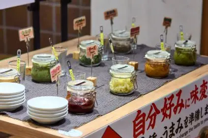 8種類の調味料を使って自分好みの味にカスタマイズしよう