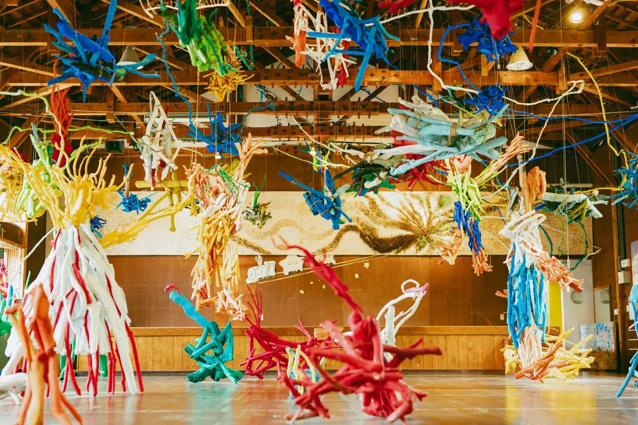 「絵本と木の実の美術館」として生まれ変わった廃校 Photo by Kanemoto Rintaro