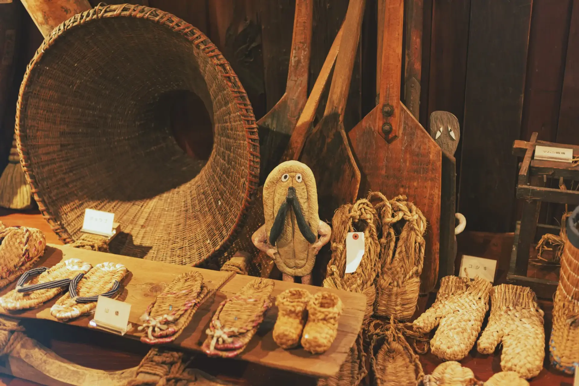 館内に潜む約20の妖怪たちを探してみよう（尾花賢一「まつだい郷土しりょう館」) Photo by Kanemoto Kenichiro