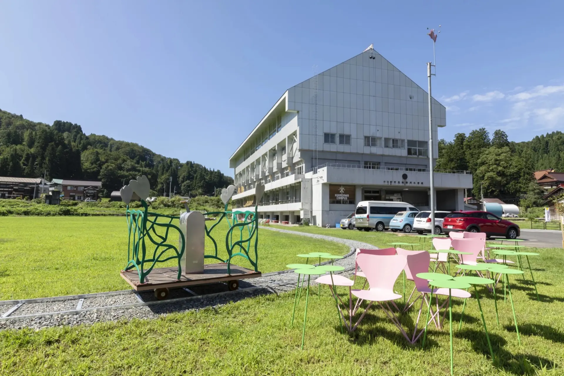 五感で楽しめるアート作品が展示される奴奈川キャンパス Photo by Nakamura Osamu