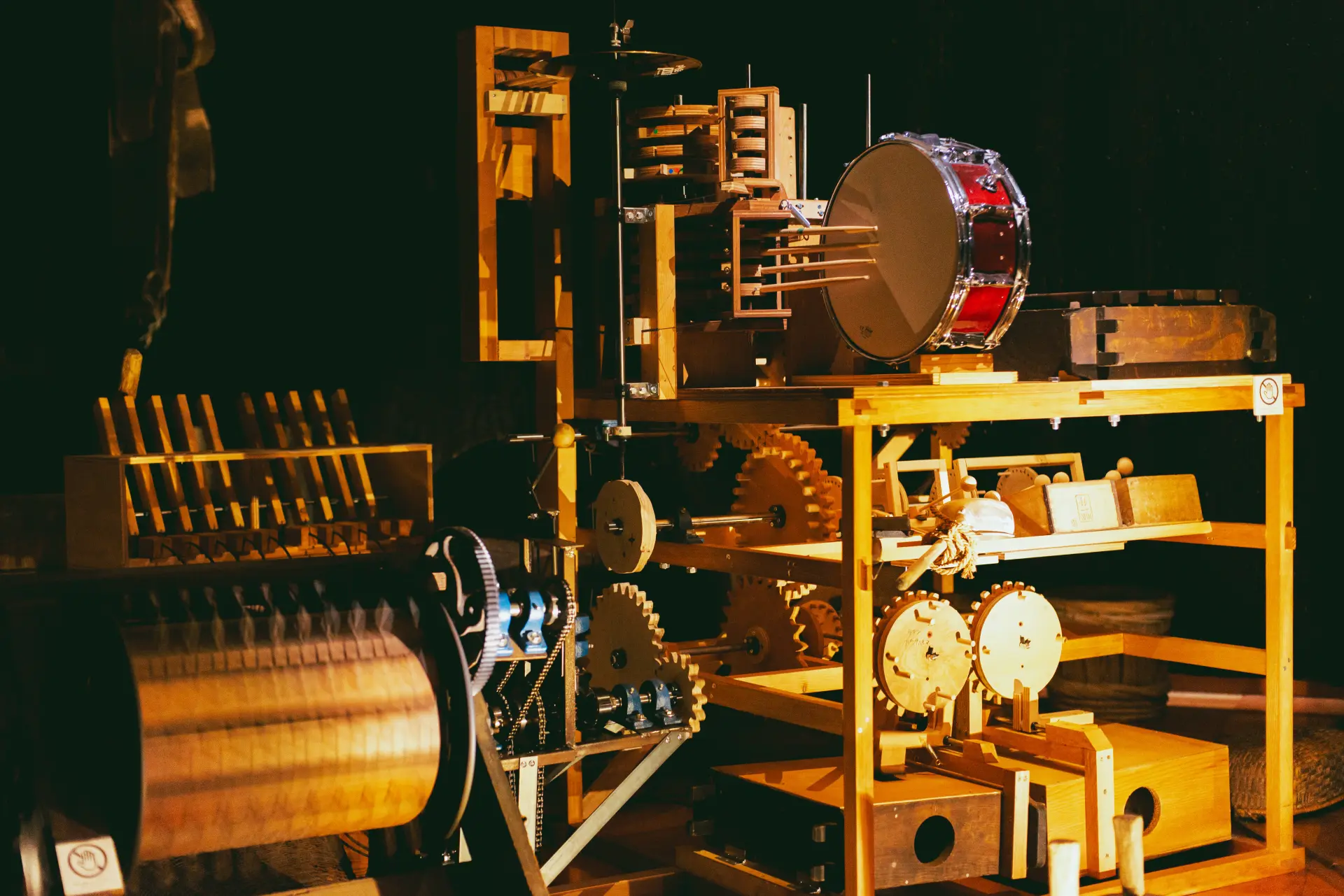 岡淳＋音楽水車プロジェクト「農具は楽器だ！」 photo by Kanemoto Rintaro