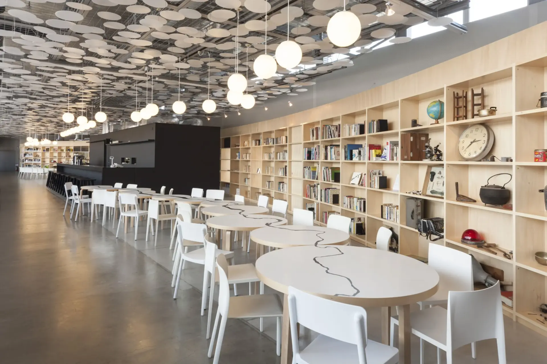 館内にある「サロン MonET」 Photo by Nakamura Osamu