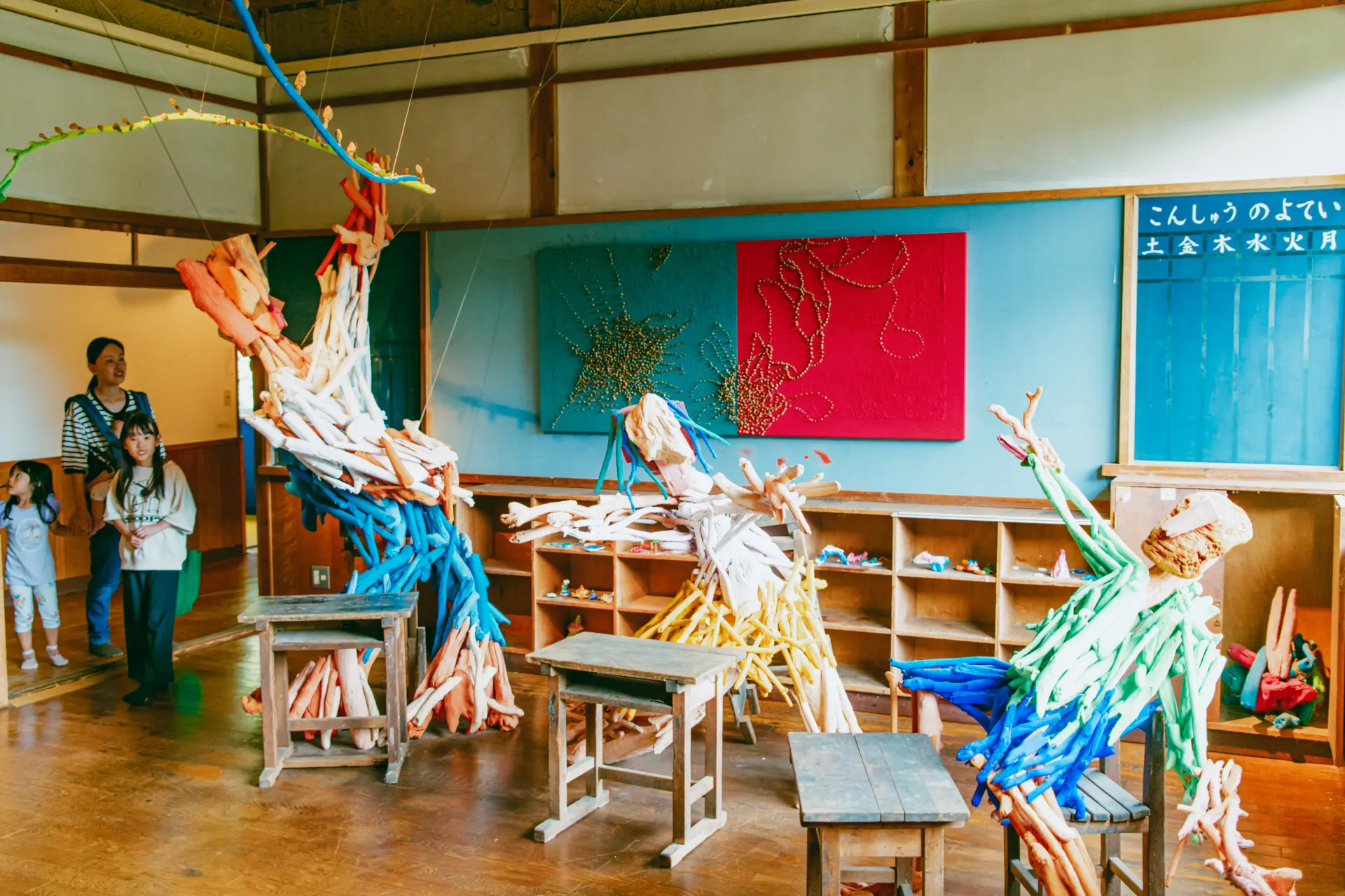 校舎を巡りながら絵本の物語を楽しもう Photo by Kanemoto Rintaro