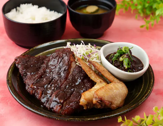 味噌カツと手羽を同時に味わえる「名古屋ぜいたく定食」