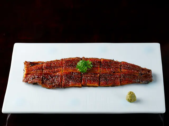 職人の目利きによる旬のうなぎが味わえる