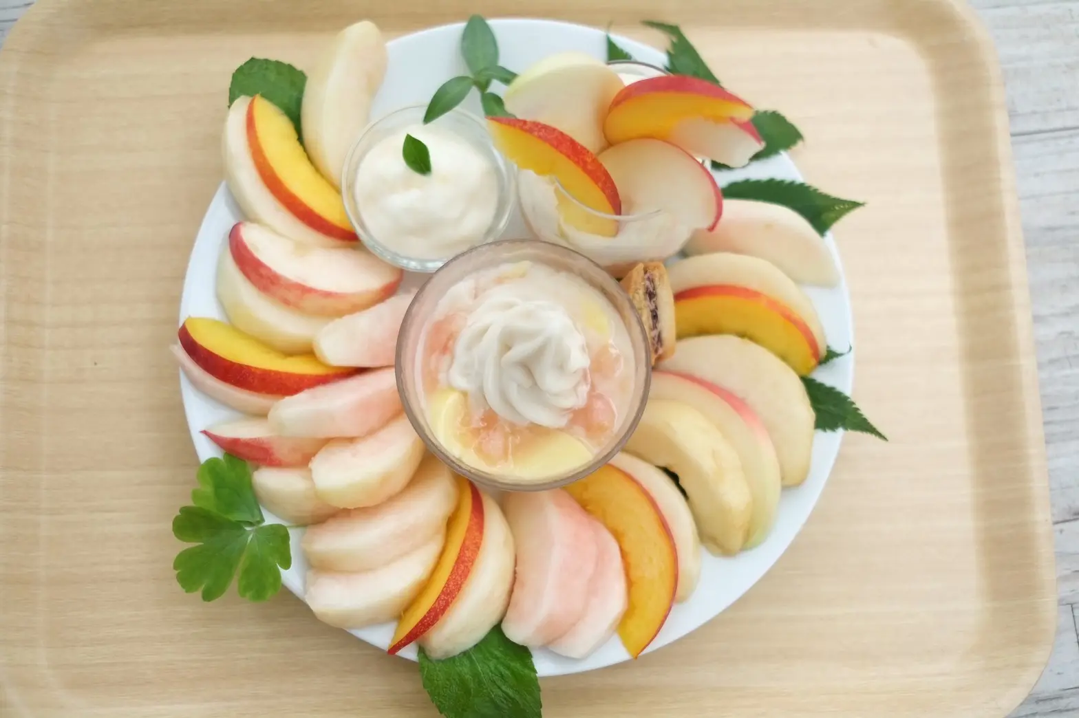 旬のフルーツと濃厚なクリームのハーモニーが味わえる