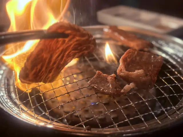 下処理・切り方にもこだわり上質な肉の旨みを引き出している