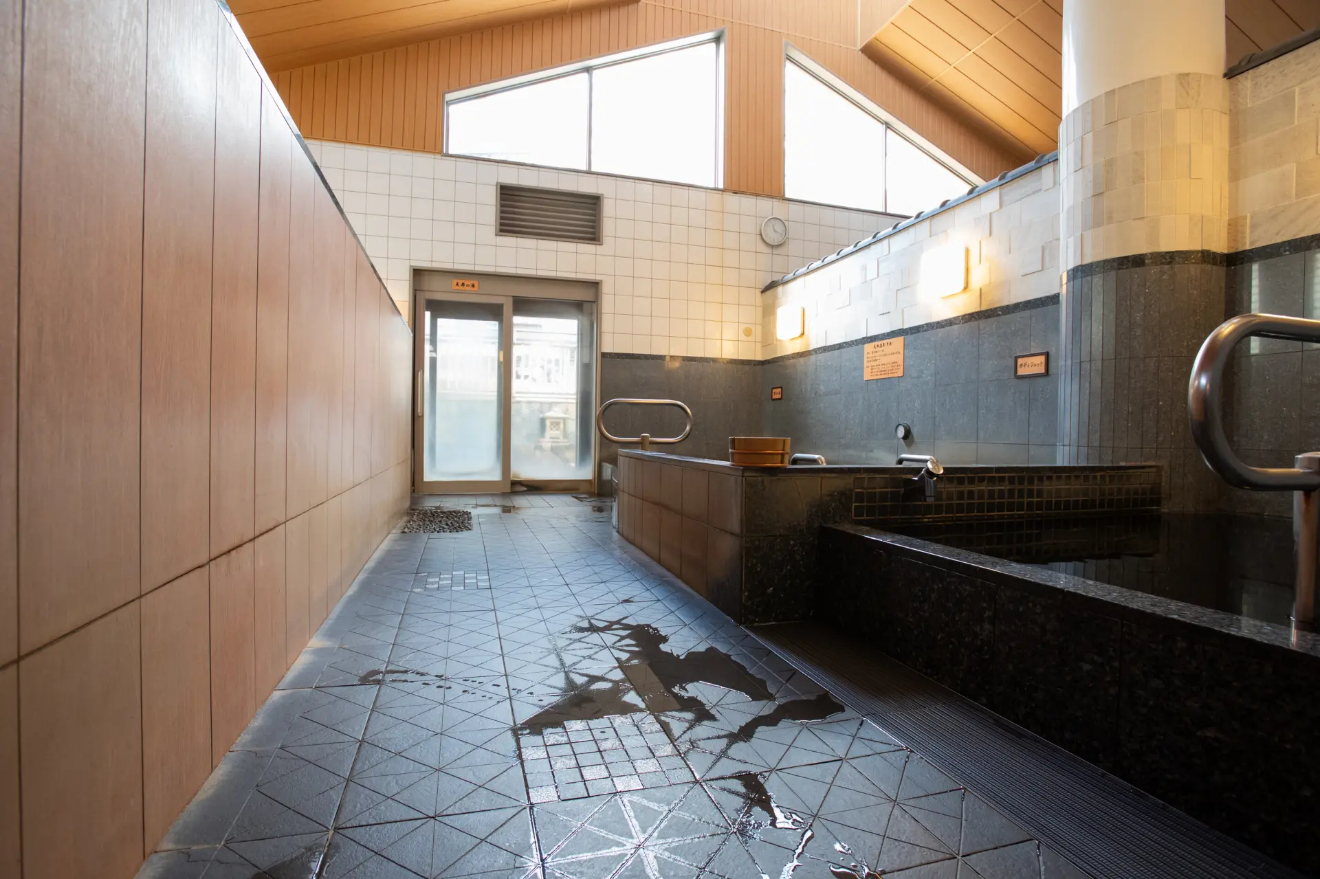 對日本人而言既貼近日常生活，又能感受到非日常的錢湯