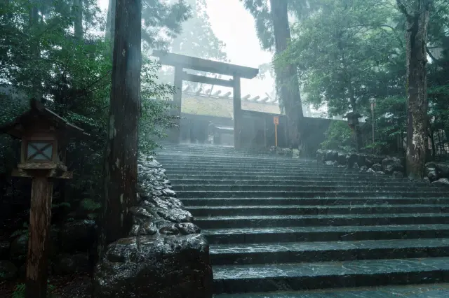 日本人なら一度は訪れてみたい伊勢神宮