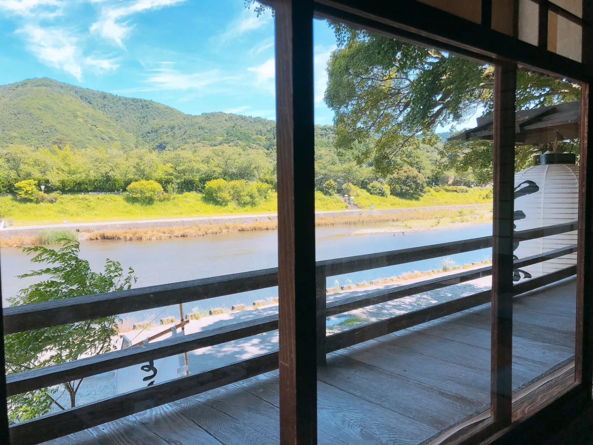 五十鈴川を眺めながらゆっくりできる癒やしの空間