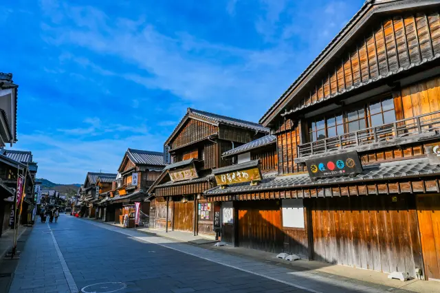 和風の木造建築が立ち並ぶおはらい町・おかげ横丁