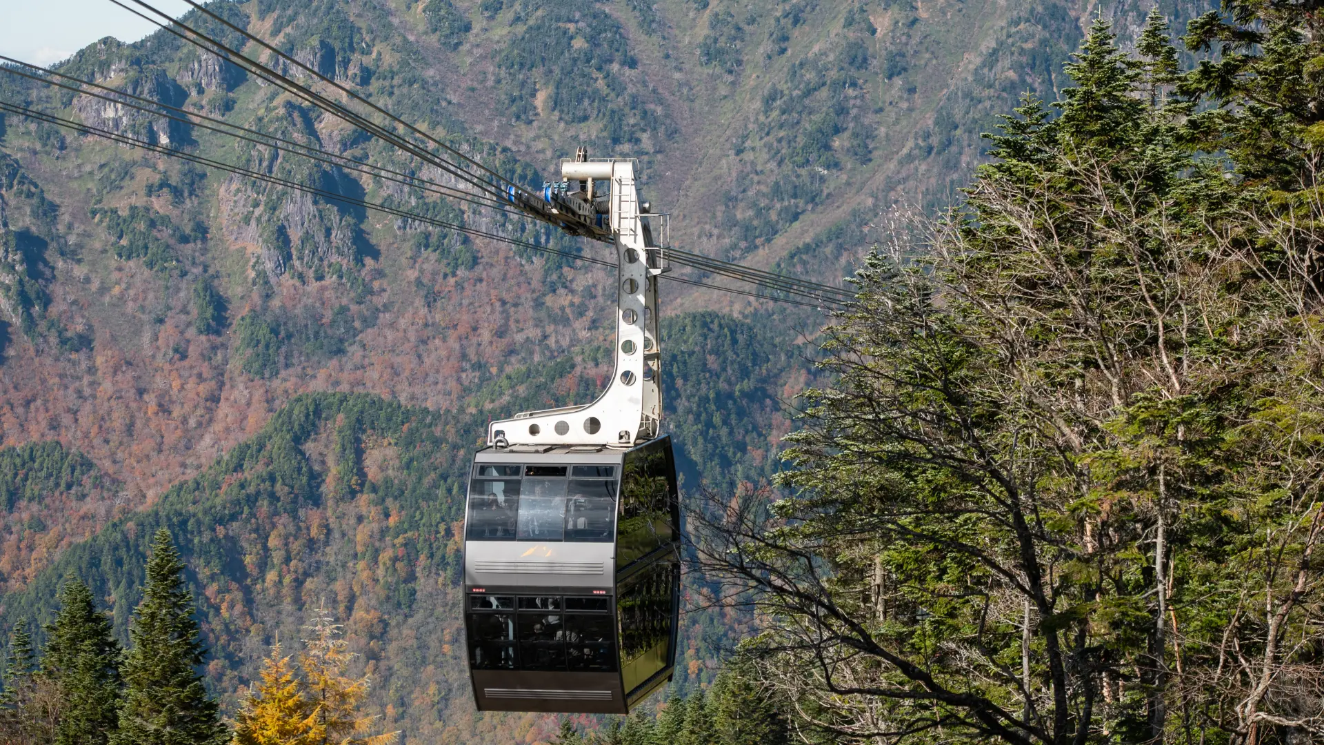 Aerial stroll on Japan's only double-decker ropeway
