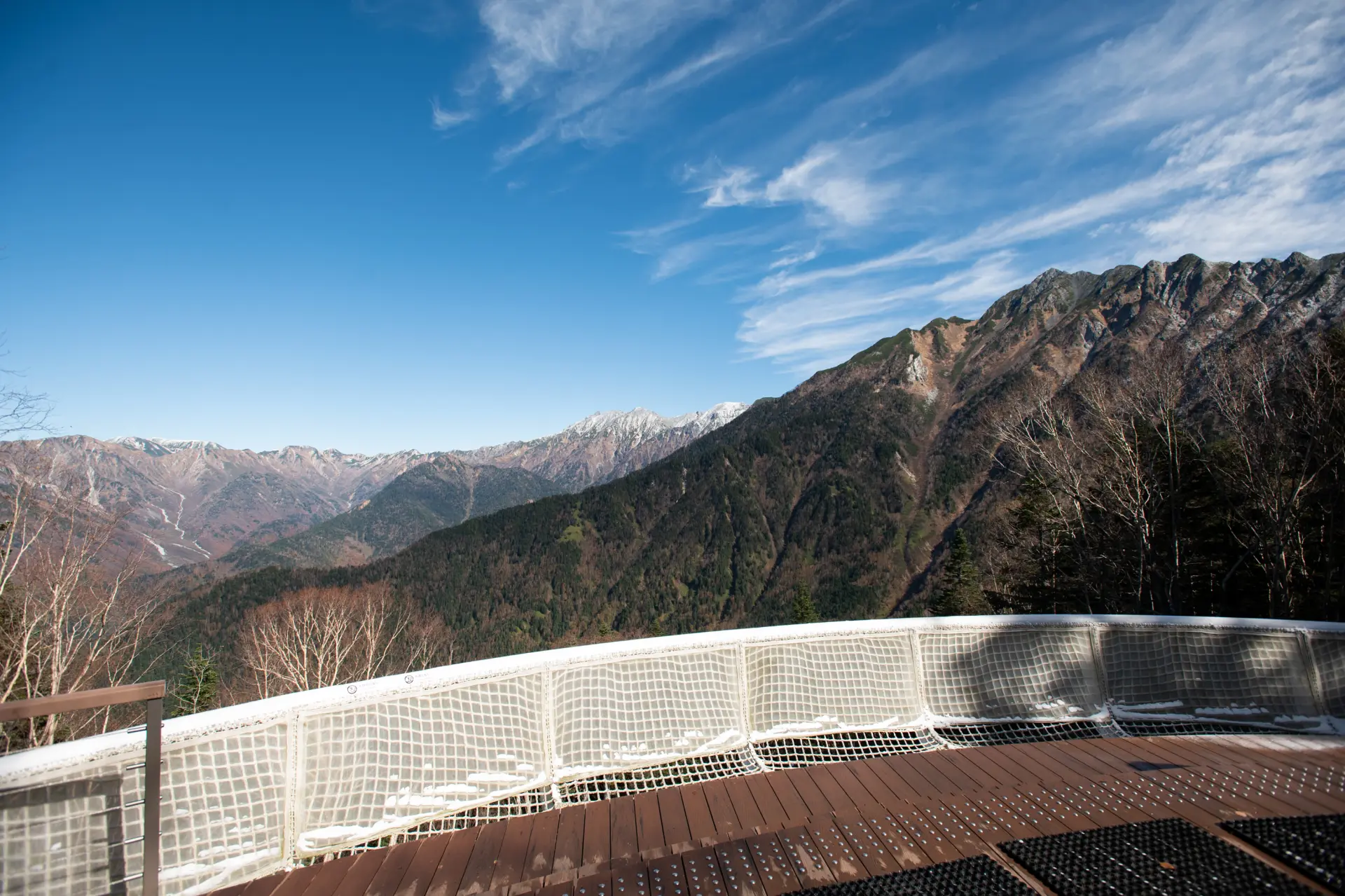 Yari no Kairo (Yari Corridor) at over 2,000 meters above sea level.