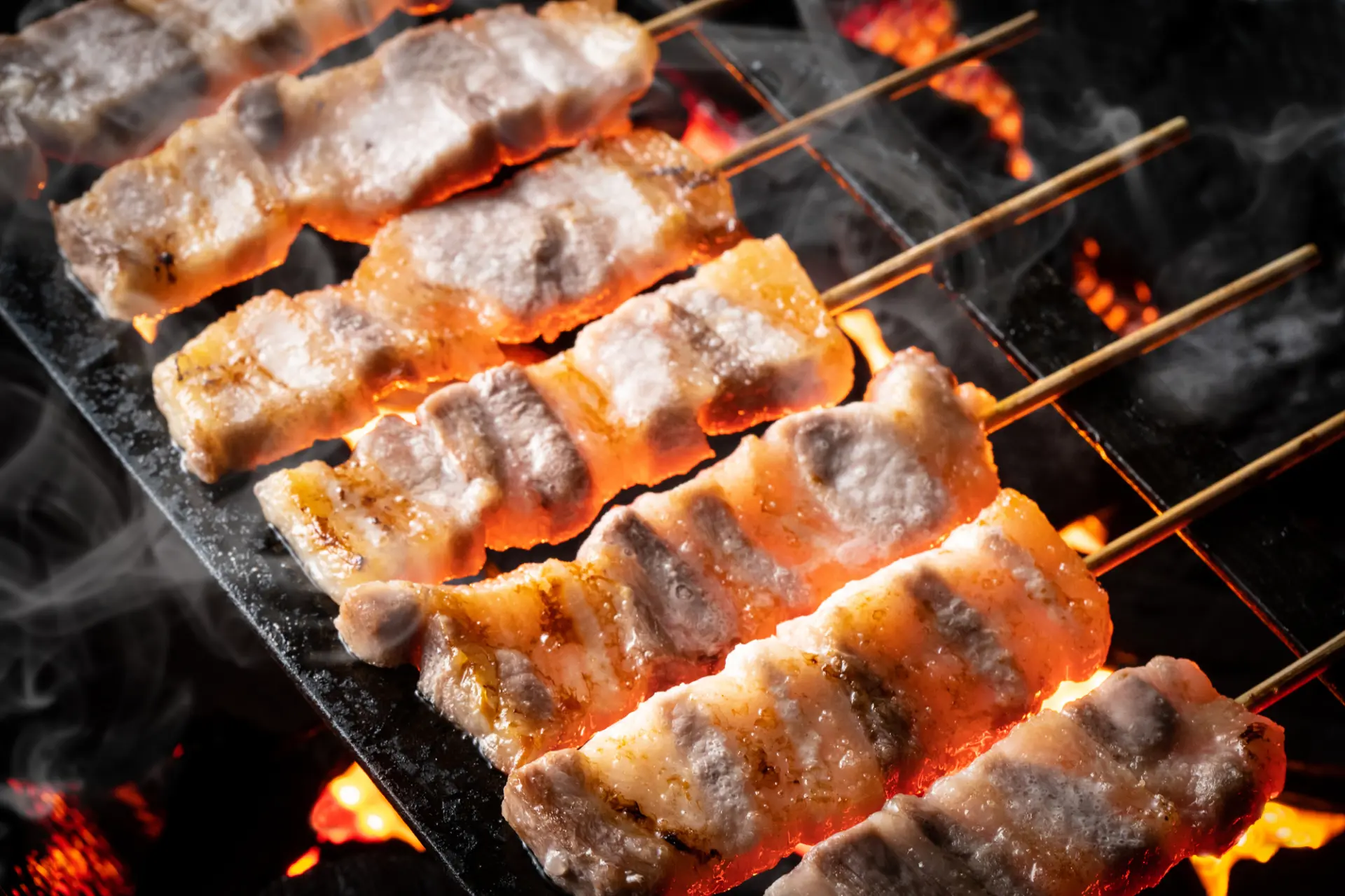 ブランド豚の「糸島豚」を使用した豚バラ串（※写真はイメージです。