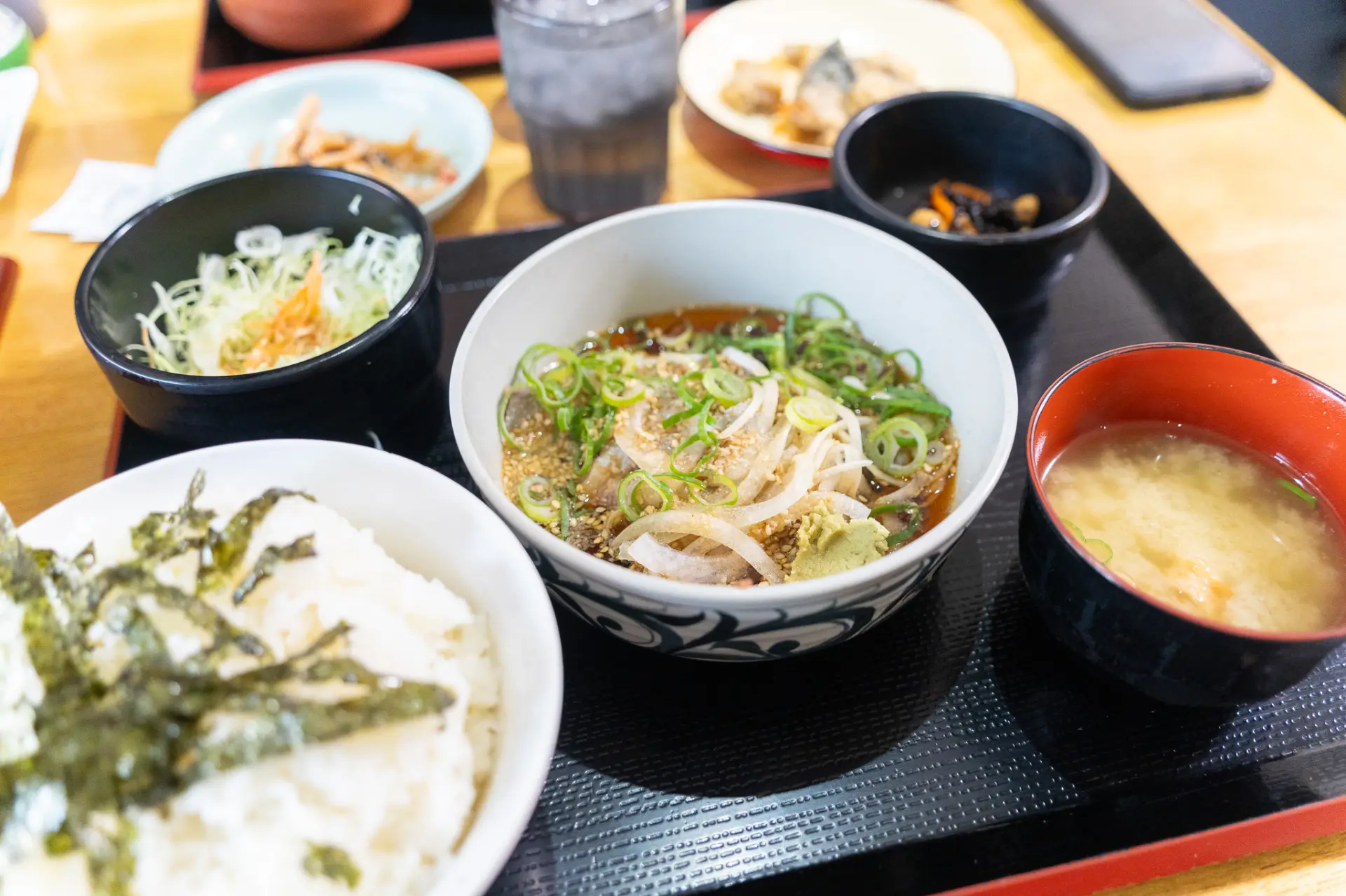 ボリューム満点の「ごまさば丼定食」（※写真はイメージです。）