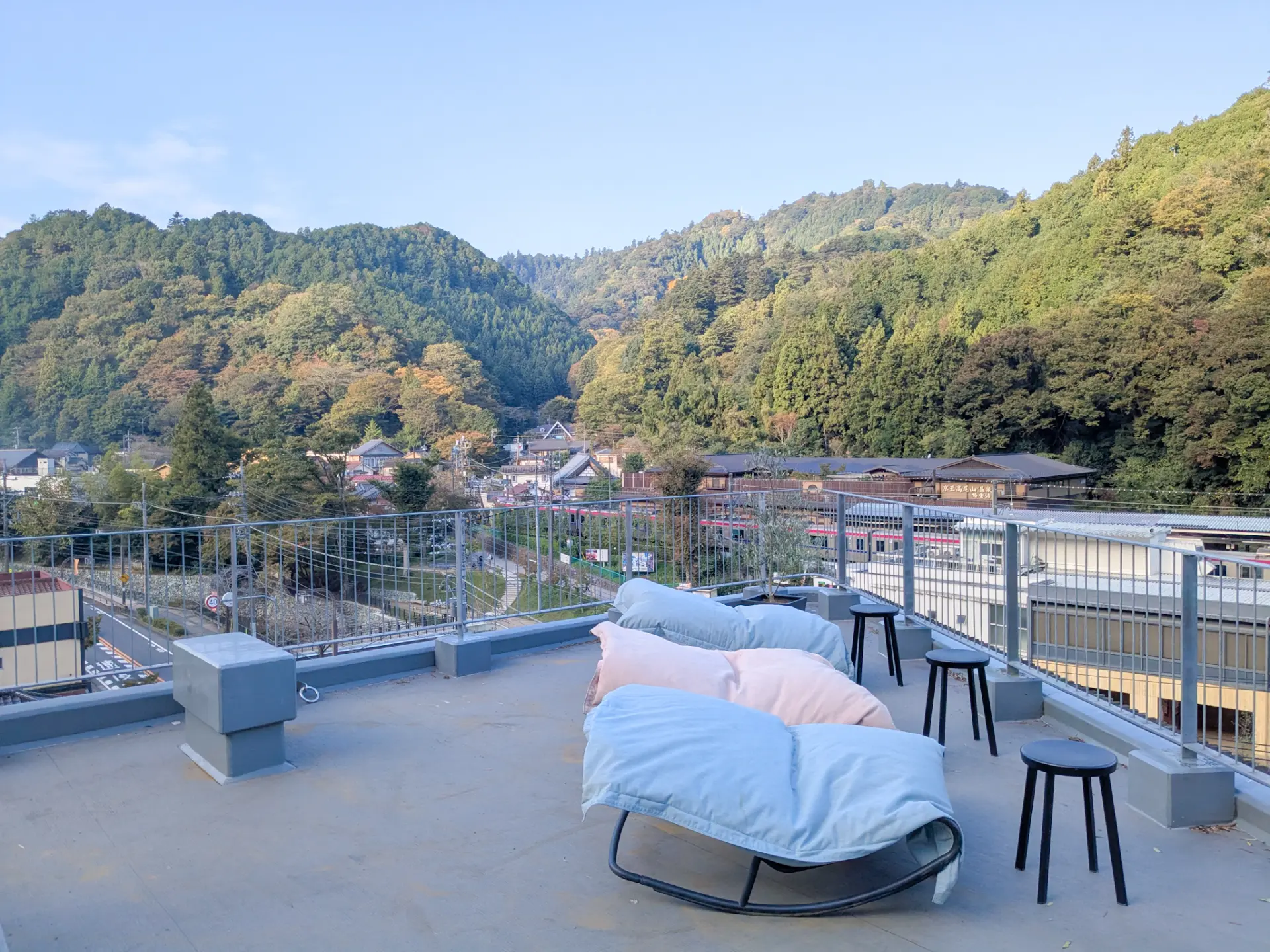 ルーフトップからは雄大な景色が広がる