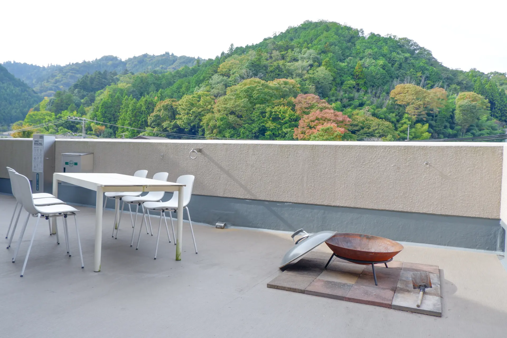 プライベート空間で焚き火が楽しめる「テラスルーム」