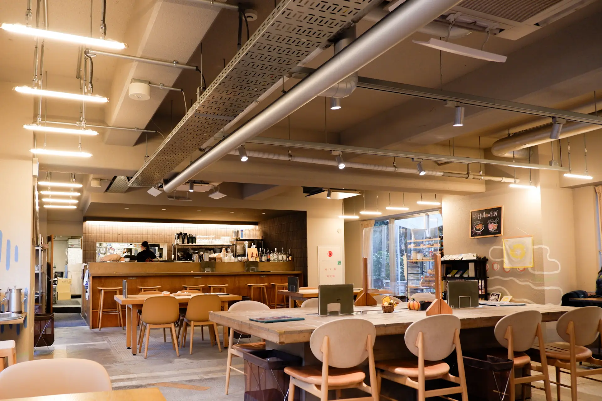 落ち着いた雰囲気でリラックスできる「KITCHEN」