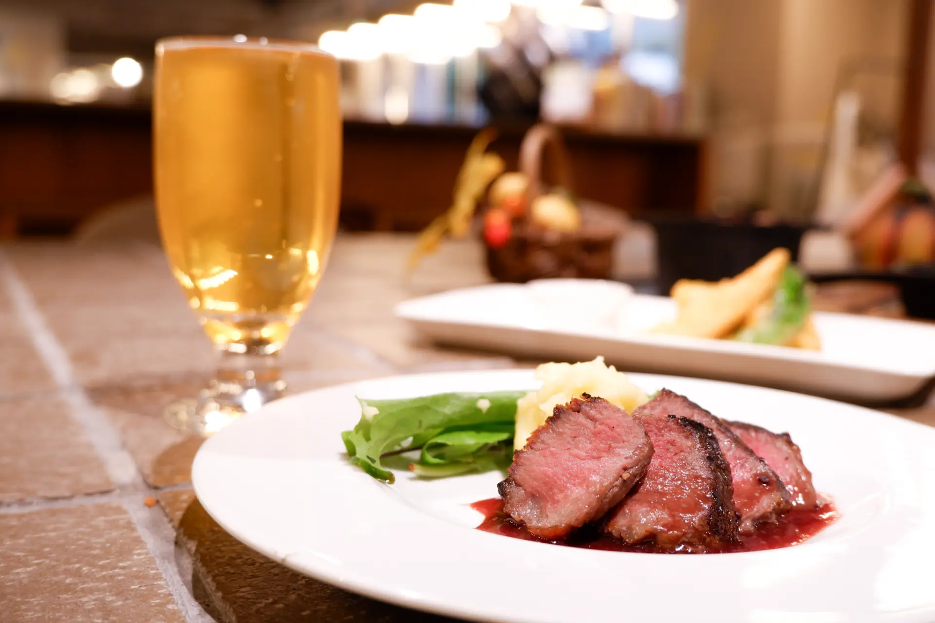 レモンピール使用のラフトビールが料理によく合う