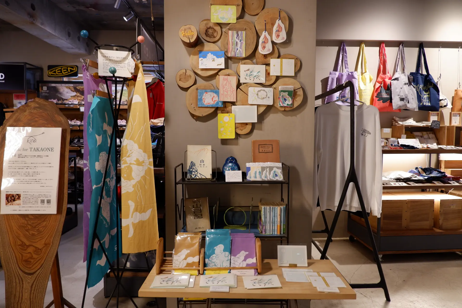 「タカオネ」ならではのおみやげが見つかる