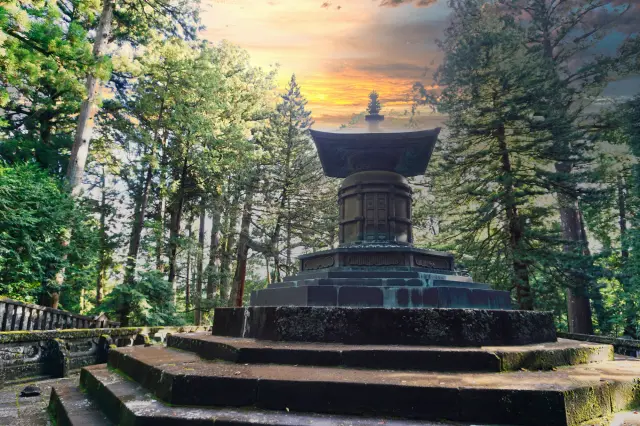 奥社に位置する徳川家康の墓所