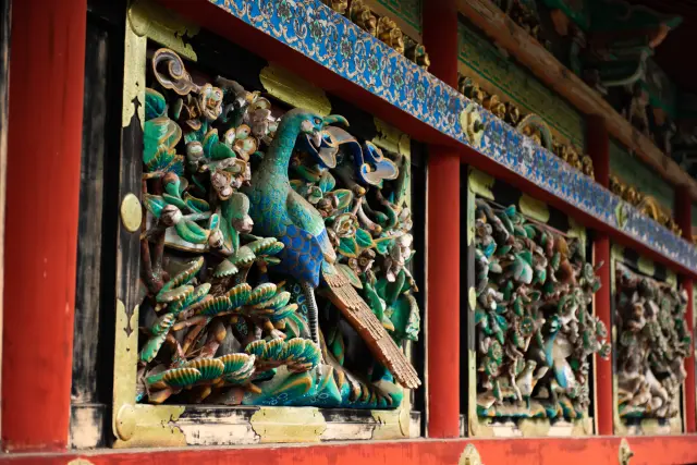 世界遺産に登録された理由のひとつである美しい彫刻