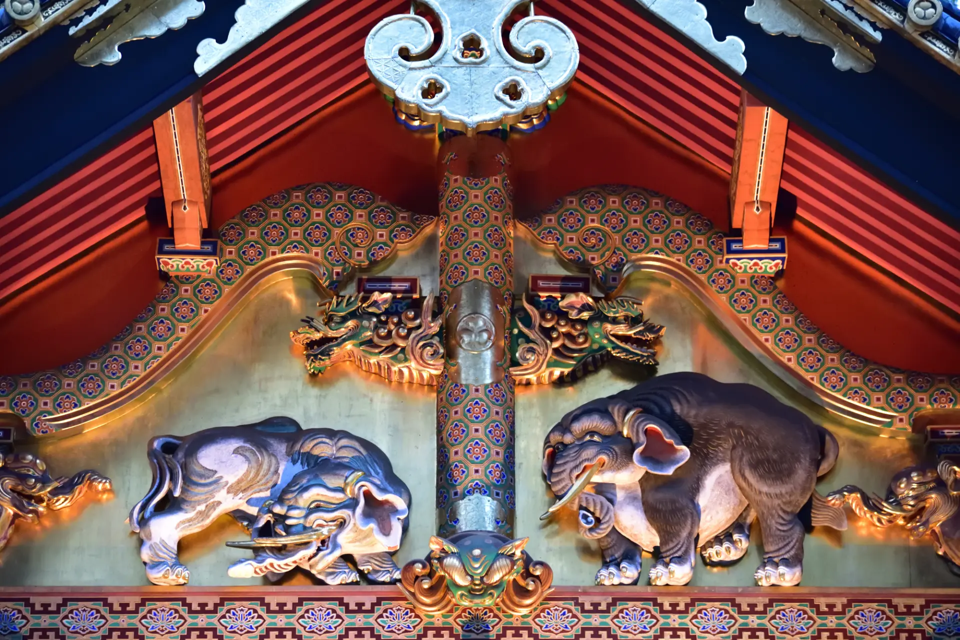 実際の象の写真と見比べればより楽しめるはずだ