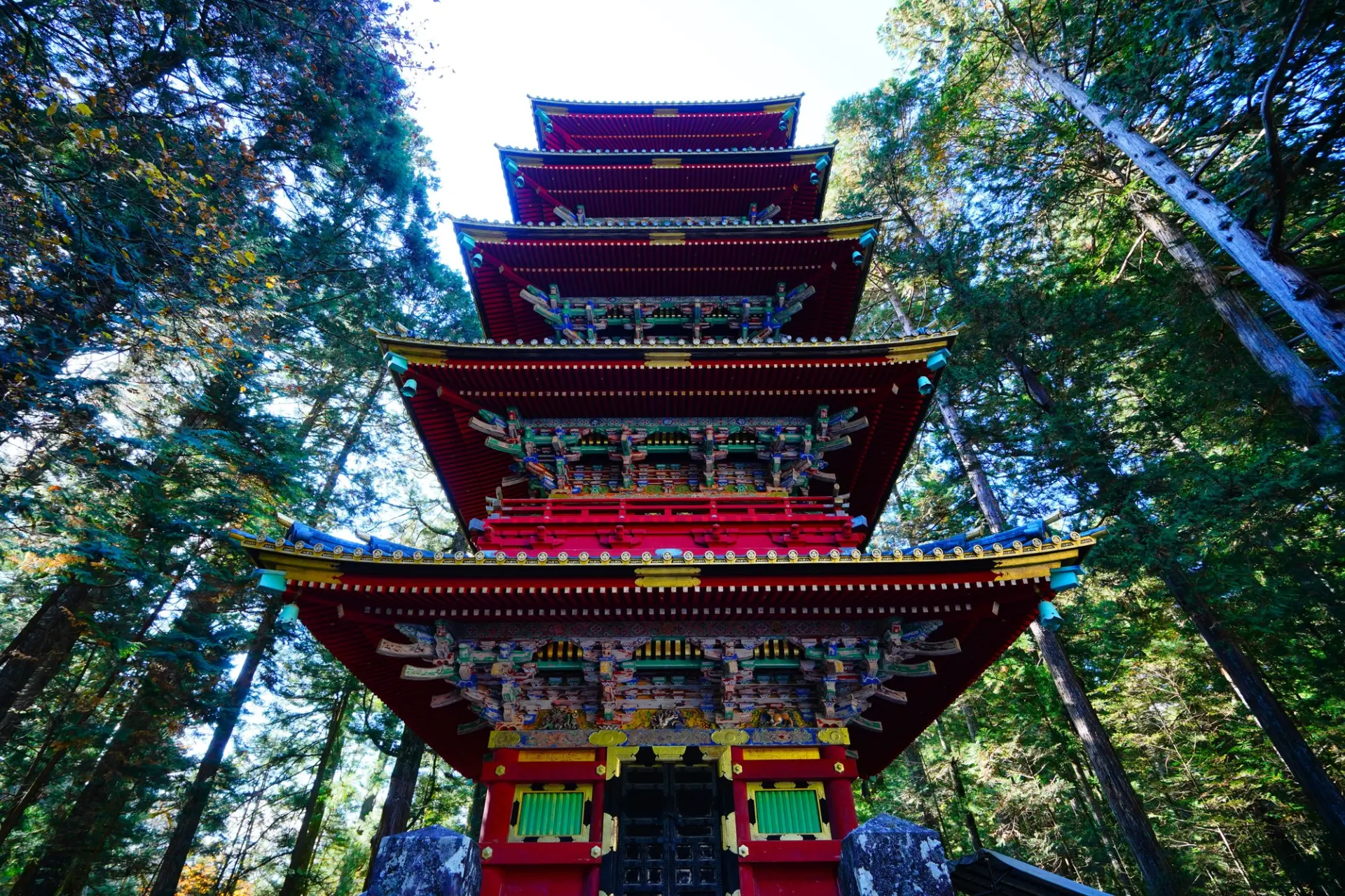 現代の超高層ビルの免震技術にも通じる革新的な耐震構造を持つ五重塔