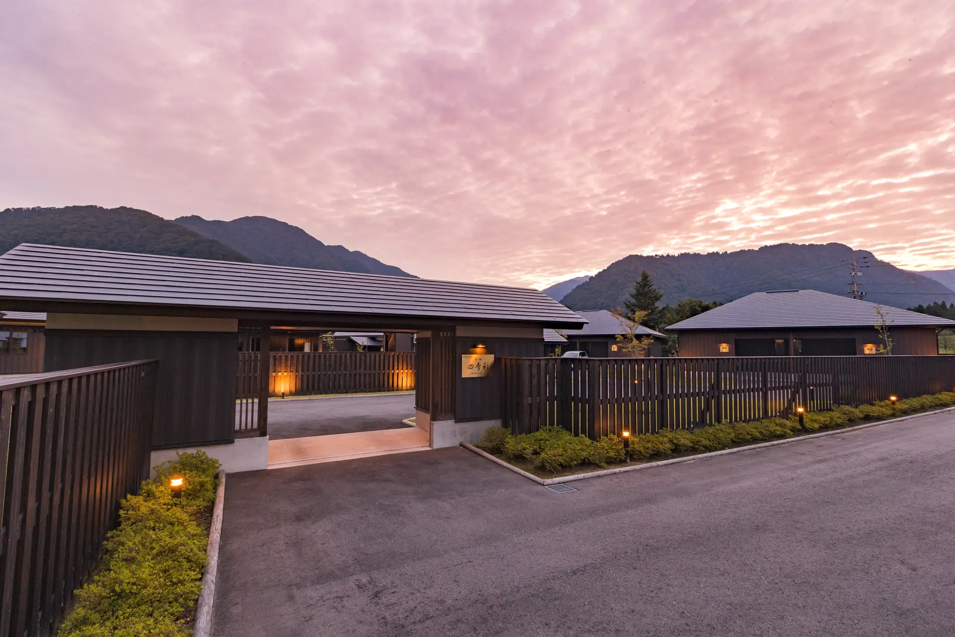 露天風呂付きの離れの客室はプライベート感満点