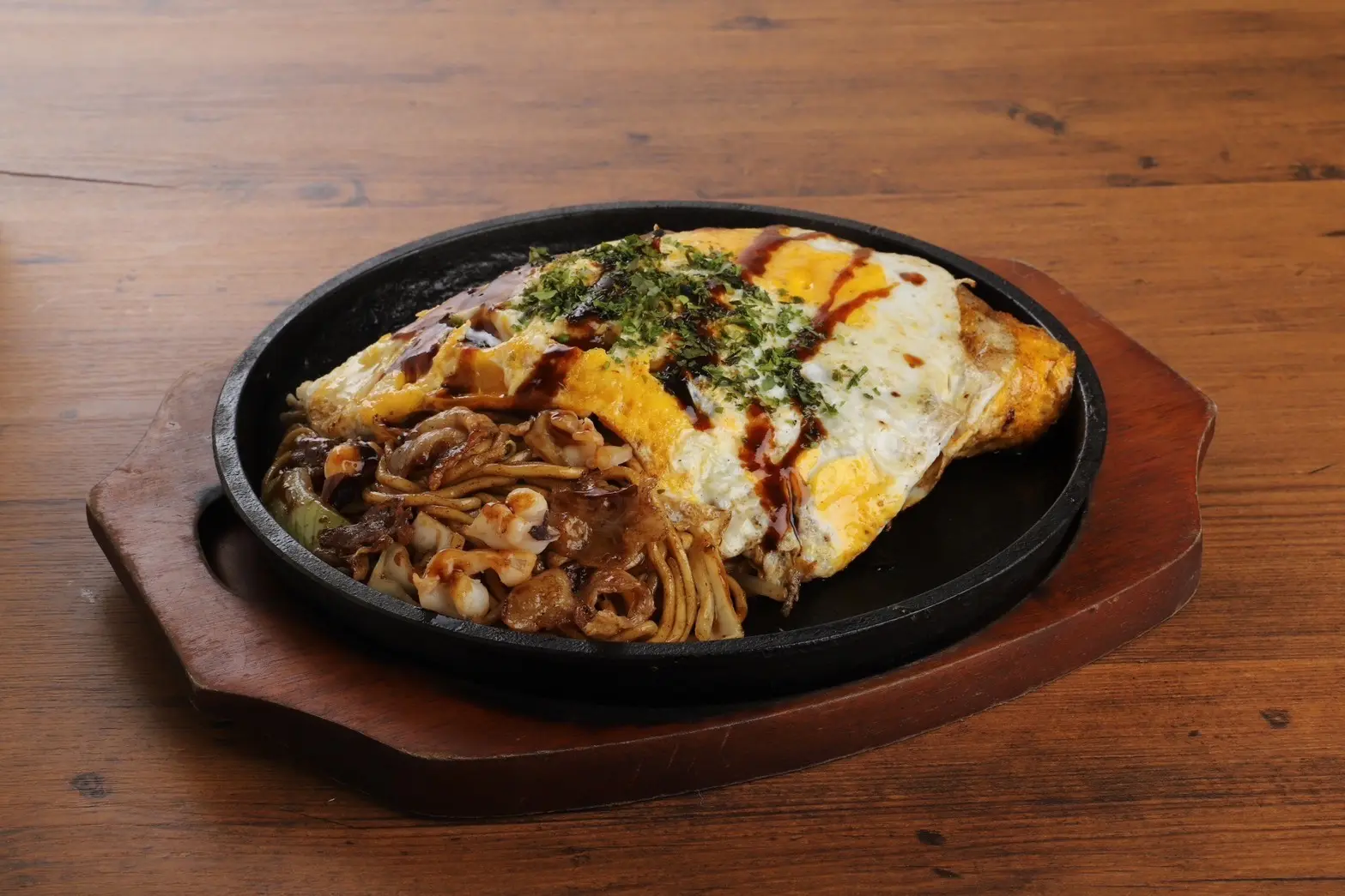 濃醇醬汁與麵條、蛋完美結合的「歐姆蛋炒麵（オムそば）」
