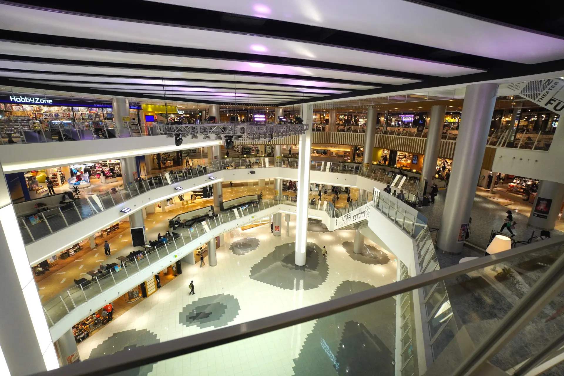 「永旺梦乐城冈山」的内观