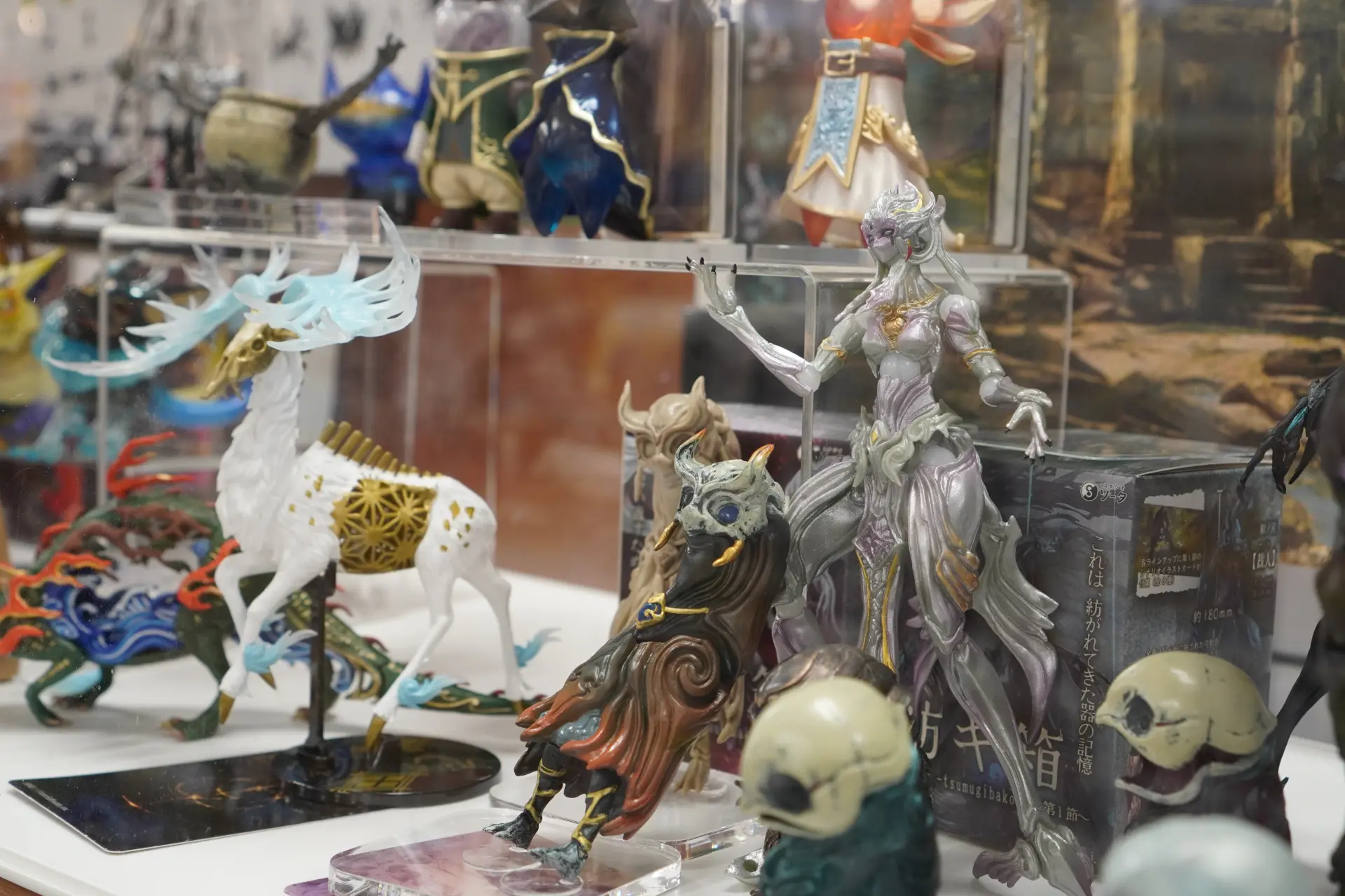 光是观赏店内陈列的模型与公仔就乐趣十足