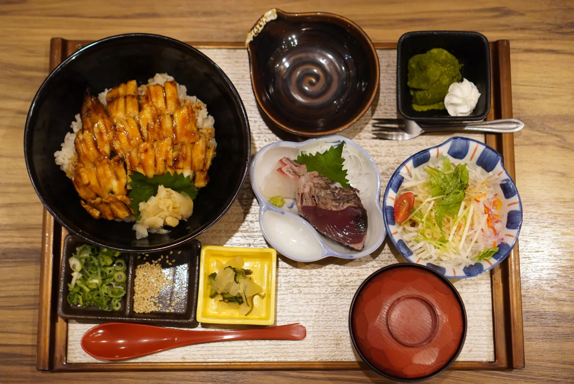 还有豪华的烤星鳗饭套餐