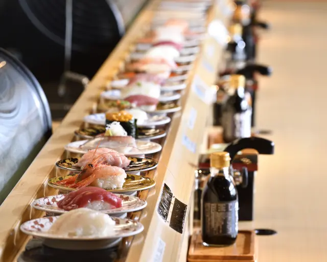 鮮度抜群の海鮮が廻転寿司などで堪能できる