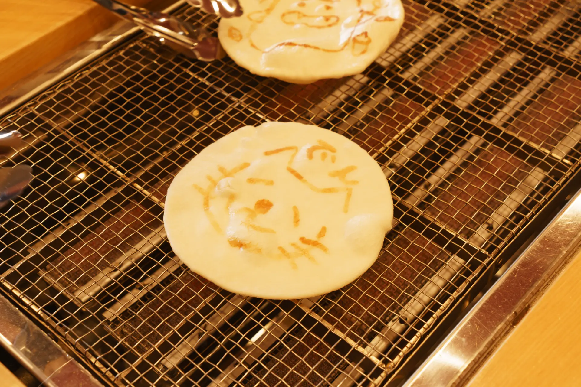 オリジナルせんべい作りは旅の素敵な思い出に