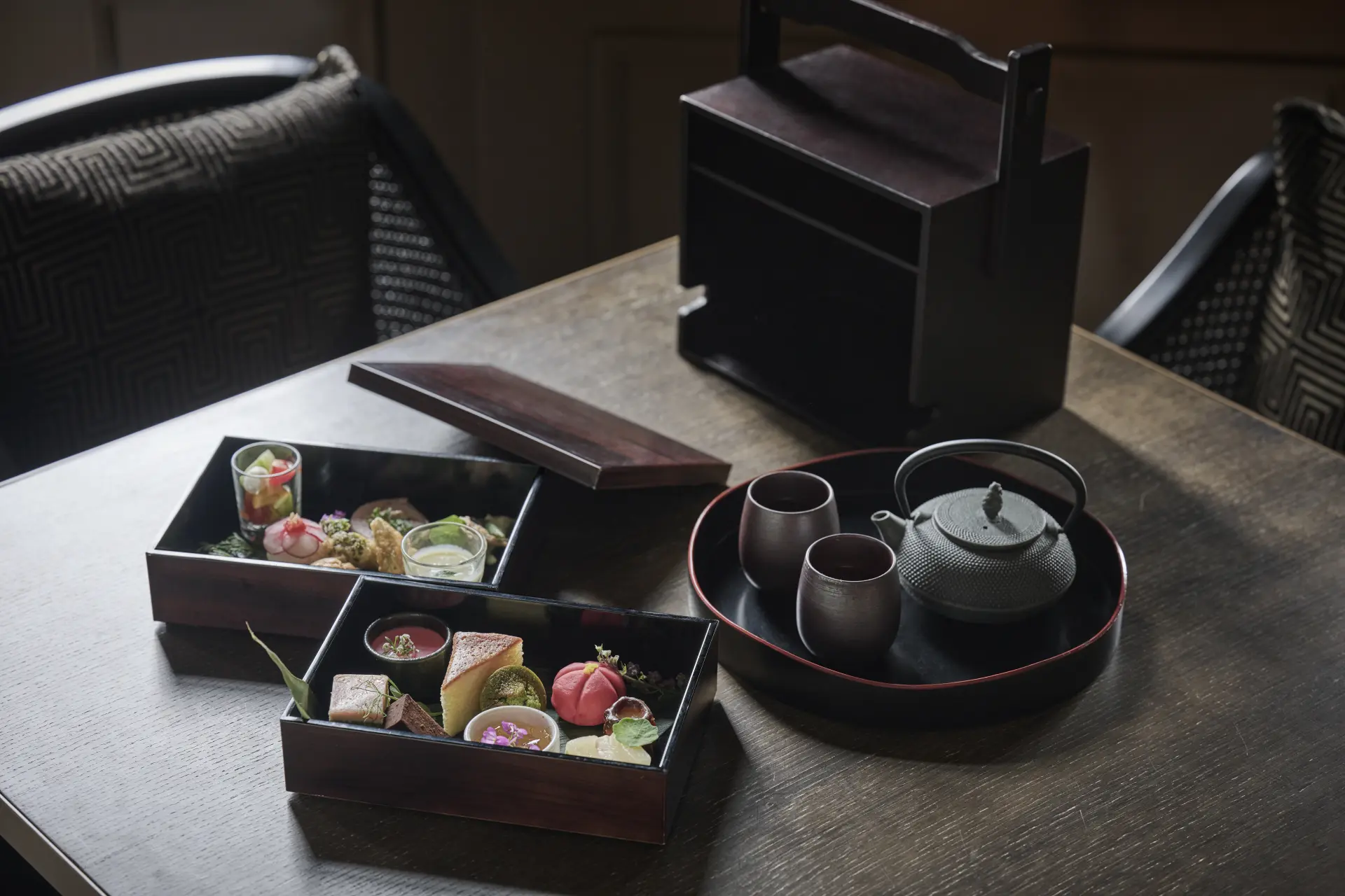 季節ごとに内容が変わる、お重スタイルのアフタヌーンティ