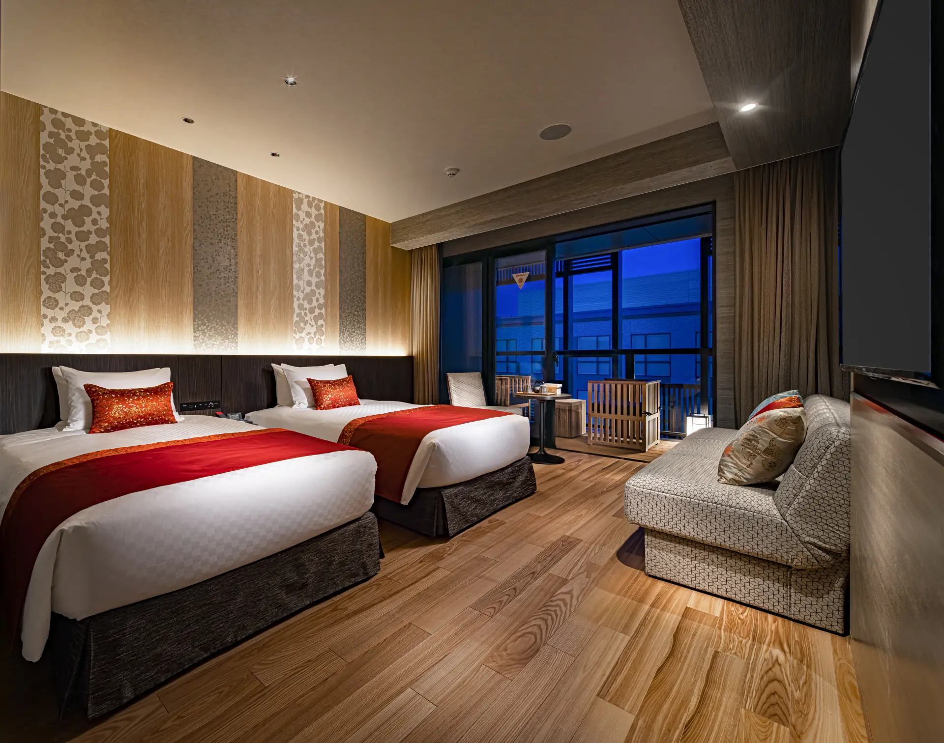 和の趣と現代的な快適さが調和したデザインが特徴の客室